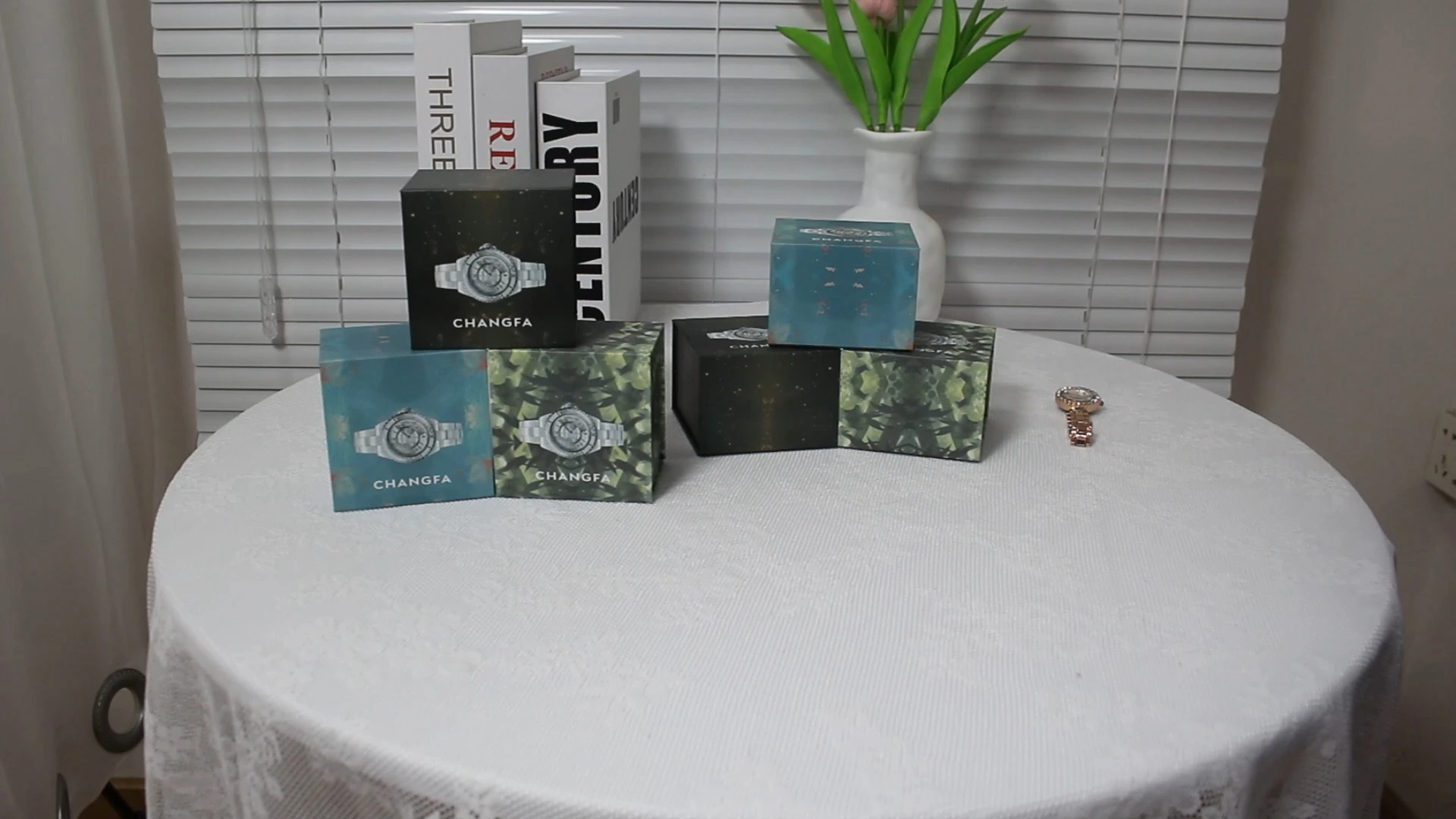 Watch Clamshell Magnetic Gift Box With Pillow Pad 1