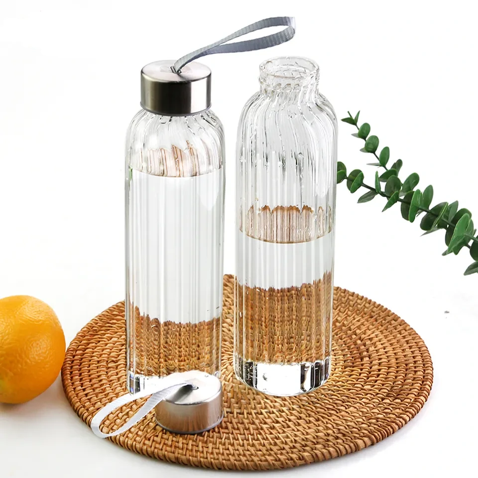 ขวดน้ำแก้วลายแนวตั้ง Borosilicate สูงกลางแจ้ง 550 มล. สำหรับน้ำผลไม้ 1