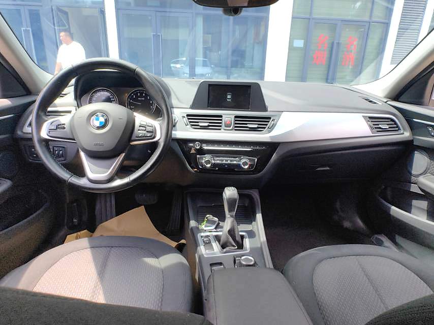 سيارة BMW 1 Series 2018 مع 118i 1.5T Fashion Edition سيدان تعمل بالبنزين، سيارة تعمل بالغاز/البنزين باليد اليسرى للسيارات المستعملة بأسعار رخيصة 7