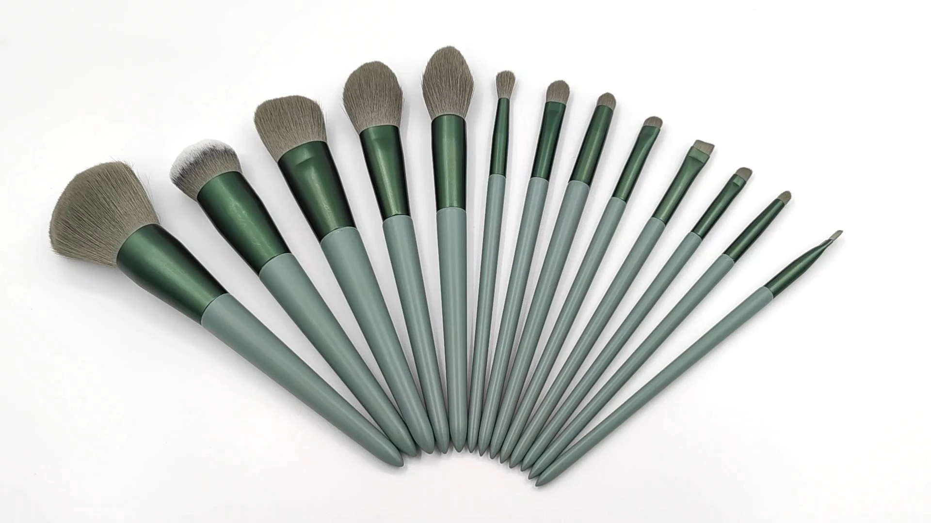 13pcs Green Christmas Makeup Brush Set for Durable Beauty Application 1