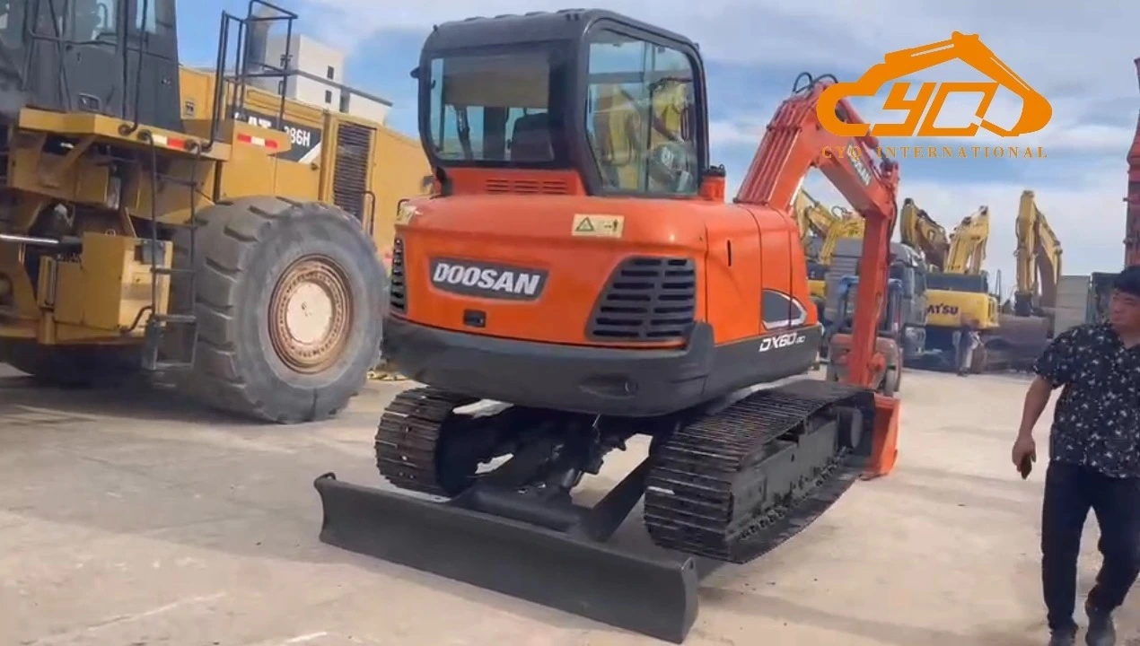 Dijual excavator mini Doosan DX60-9C bekas, berat 6 ton. 1