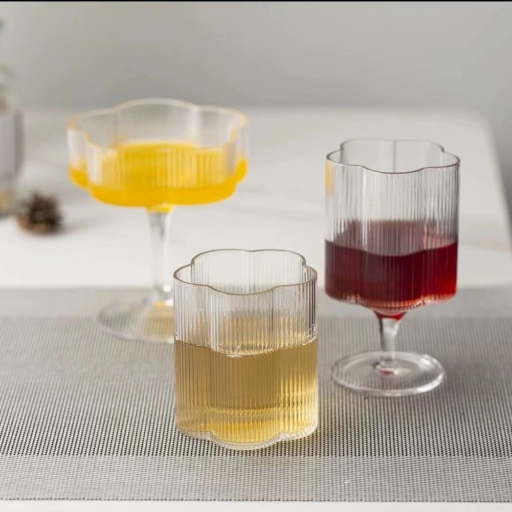 Glaswaren mit Blumenmuster, vertikale Streifen, Goldrand, Weinglas, mit gebogener Öffnung, kurzbeiniger Saftbecher für süße Desserts 1
