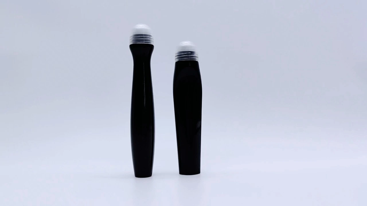 Glamorous 10ml black plastic skin care essential oil bottle with a three-headed steel ball roller 1