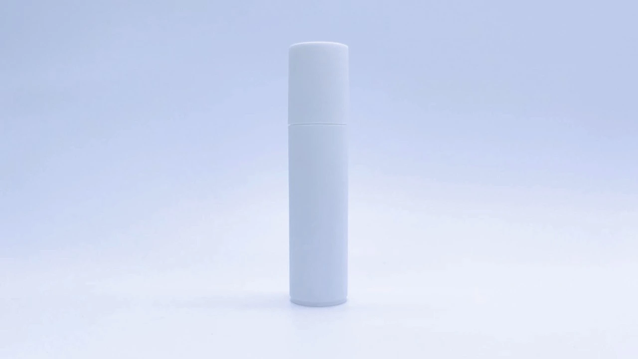 Glamorous 15ml white plastic essential oil bottle, lip gloss bottle lip gloss tube with round ball roller 1