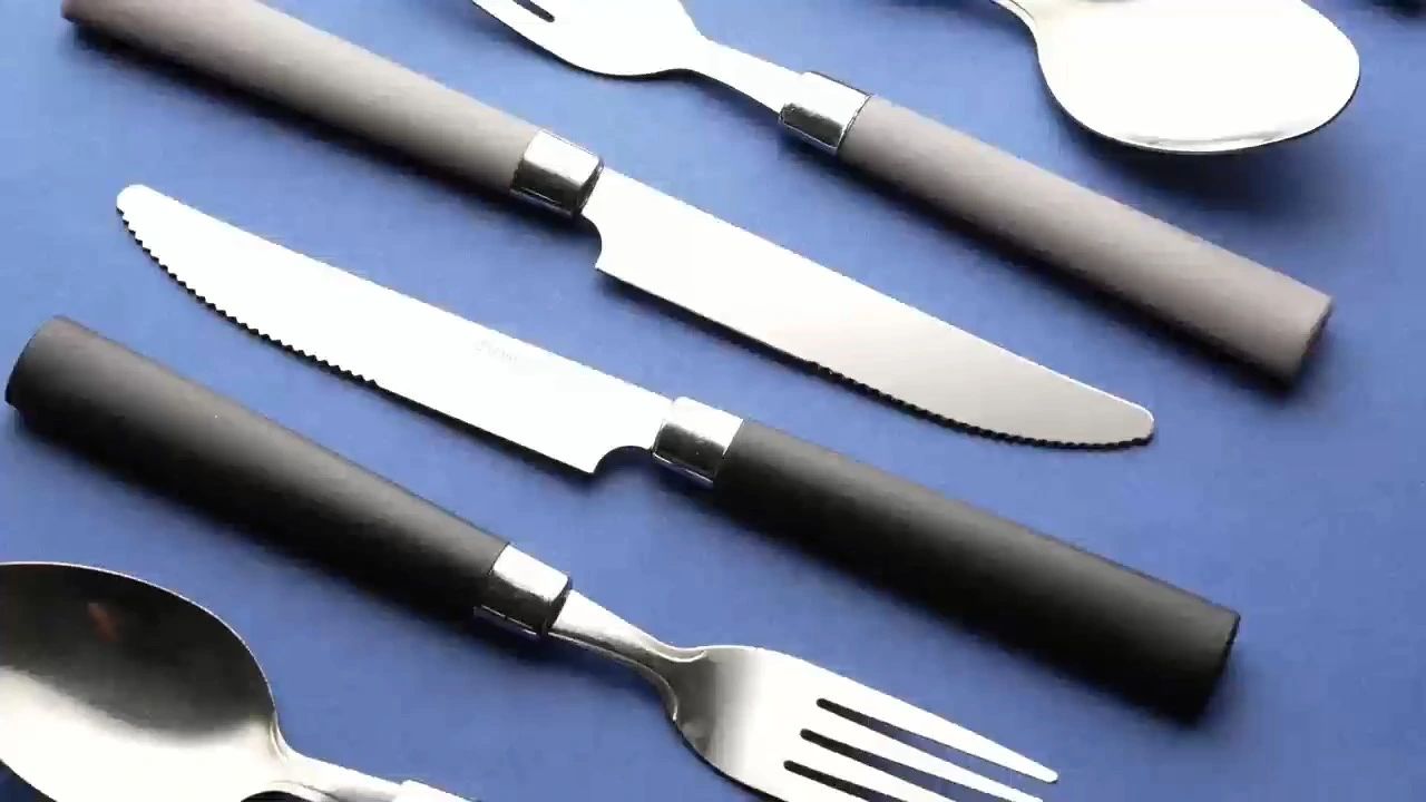 OEM & ODM Service Zestaw sztućców z czarnym plastikowym uchwytem do ręcznego polerowania 1