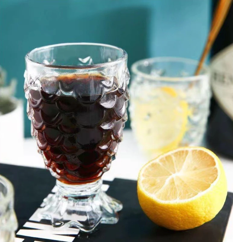 Venta al por mayor, vaso de lujo moderno de 150ml con escamas de pescado, vaso alto en relieve, vaso de cerveza para vino blanco, vaso de jugo de vidrio con escamas de pescado 1