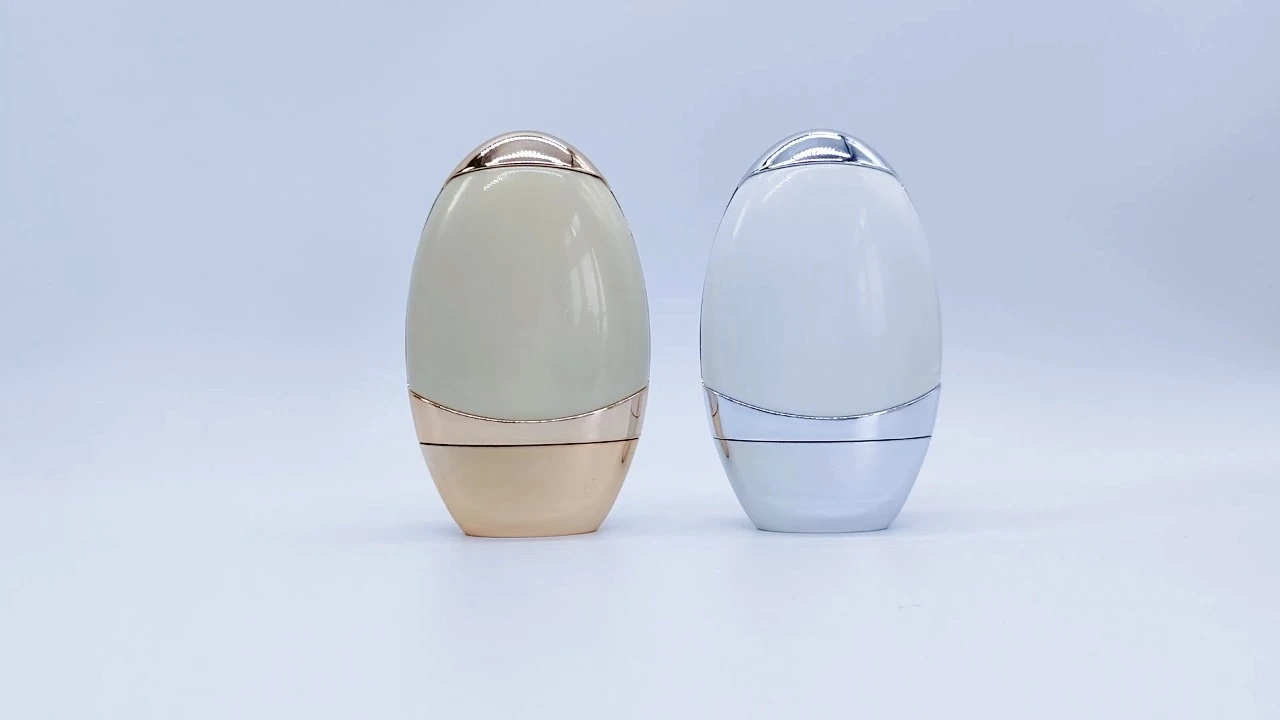 Glamorosos frascos de PE de 50 ml con baño de oro o plata para loción, crema BB y protector solar. 1