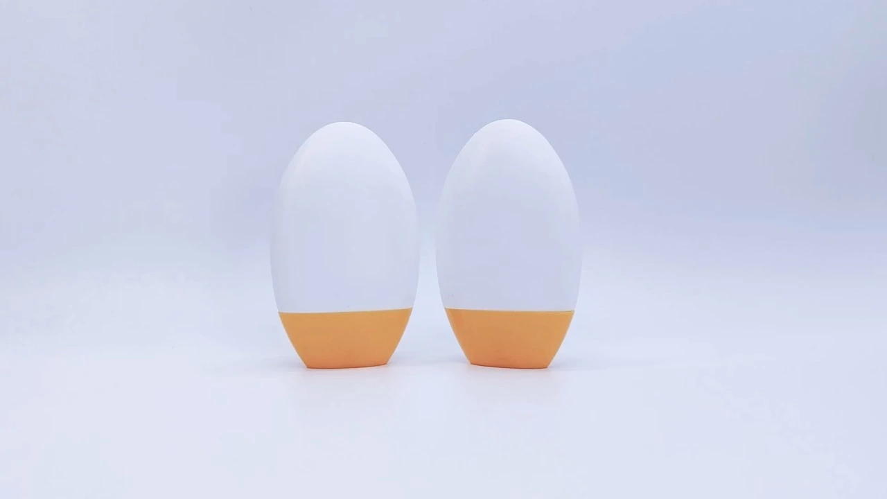 Flacons de crème solaire en polyéthylène blanc glamour de 70 ml 1