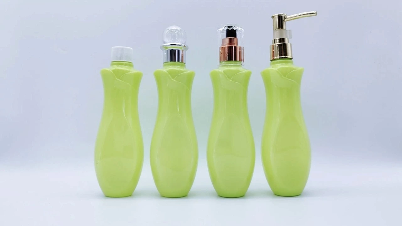 Glamorosa botella de loción corporal de 250 ml con envase de PET verde para el cuidado de la piel con curvas moldeables. 1