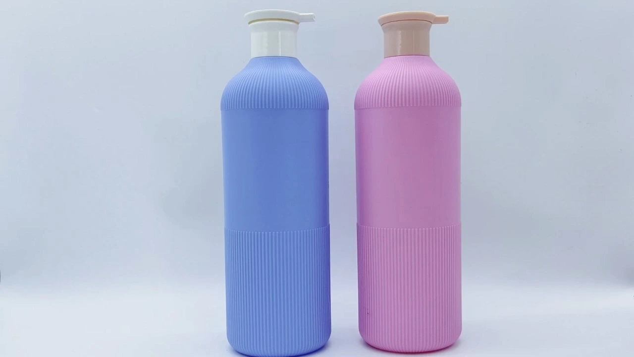 Botella de loción corporal glamurosa de 770 ml en PE azul/violeta para el cuidado de la piel. 1