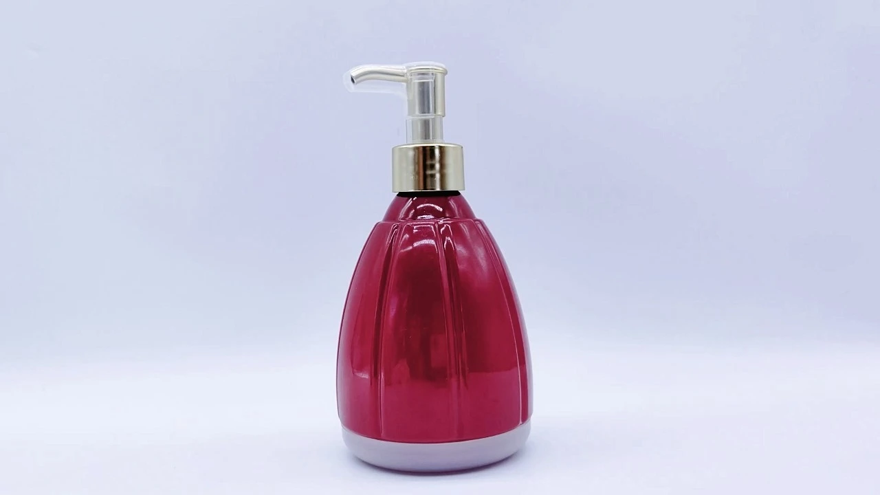 Flacon de lotion pour le corps glamour en PET rouge de 350 ml pour soins de la peau 1