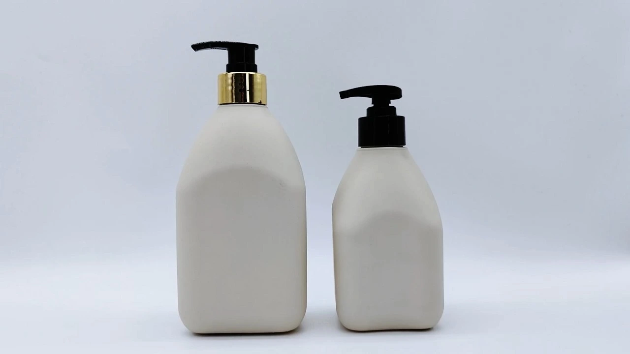 Botella de loción corporal glamurosa de PE beige mate de 350 ml/540 ml para el cuidado de la piel. 1