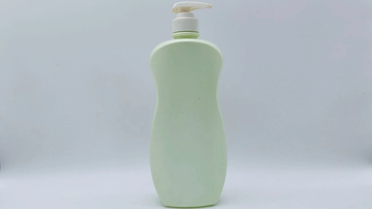 Glamorous 750ml pearlescent green PE skin care packaging body Lotion bottle 1