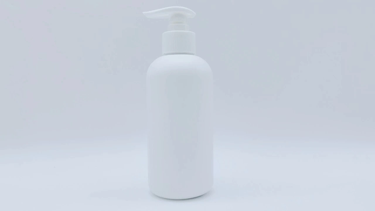 Glamorous 300ml white PE skin care packaging body Lotion bottle1 1