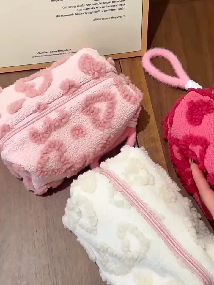 Sac de maquillage carré mignon et doux pour filles, étui en fourrure avec poignée, Logo floral, pochette pour filles, sacs à cosmétiques, vente en gros 1