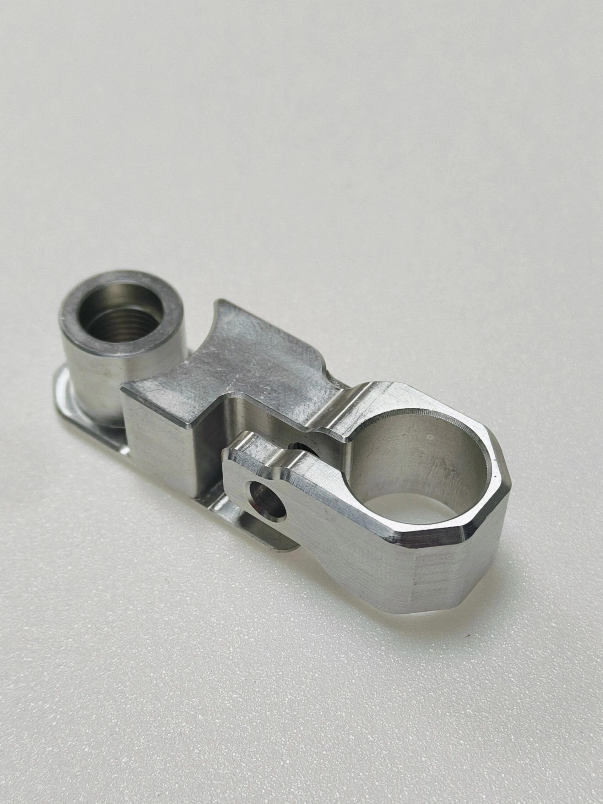 Các bộ phận cơ chế kẹp động cơ tùy chỉnh CNC 5 trục 1