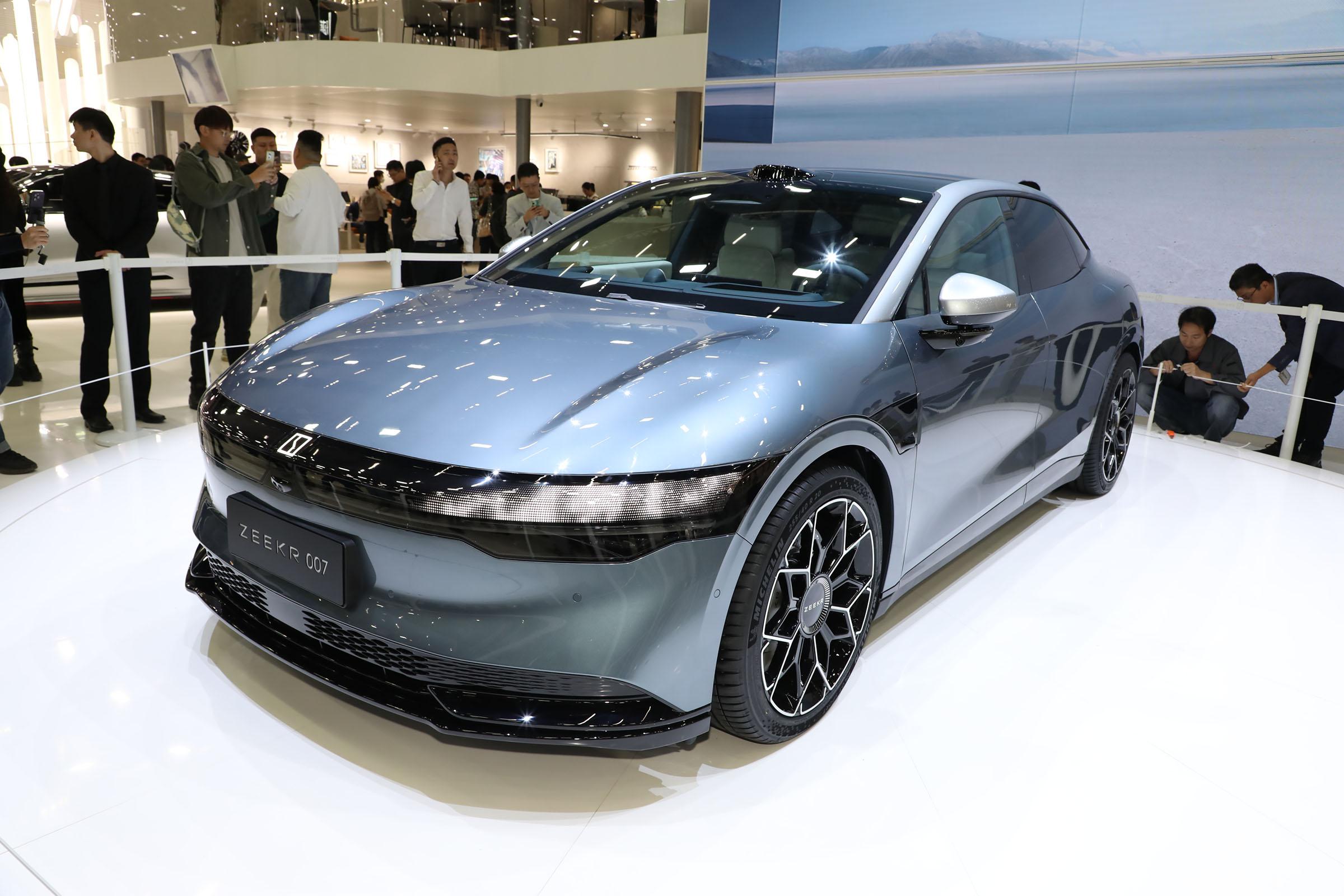 سيارة كهربائية Zeekr 007 مع إصدار محرك ذكي طويل المدى 4WD 100kWh سيارات متوسطة GEELY ev car 770 كجم سيارة كهربية نقية عالية السرعة سيارة كهربائية للبيع بسعر رخيص 2