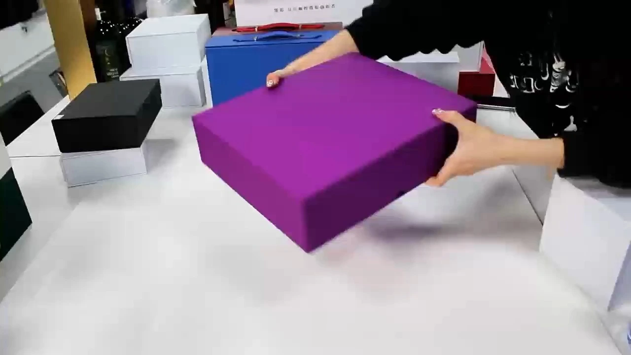 CF-Geschenkbox aus Karton, zusammenklappbar, für den Transport 1