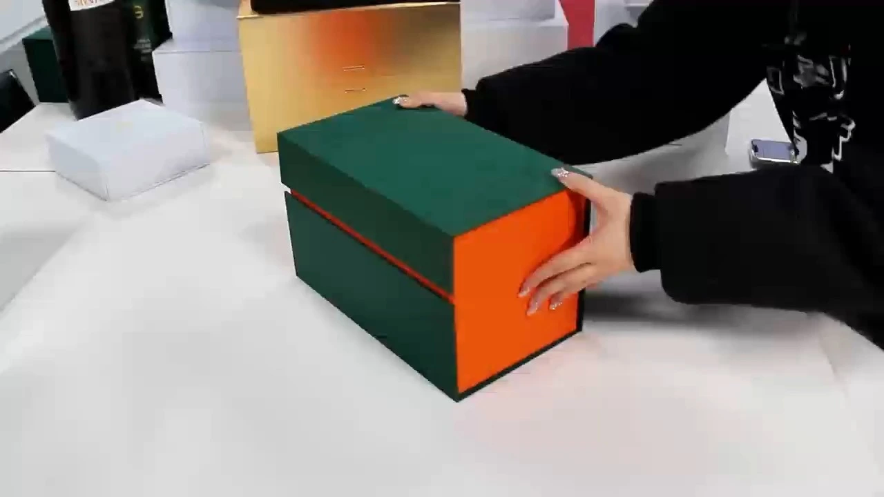 CF-Geschenkbox mit magnetischem Klappdeckel und Klappdeckel 1