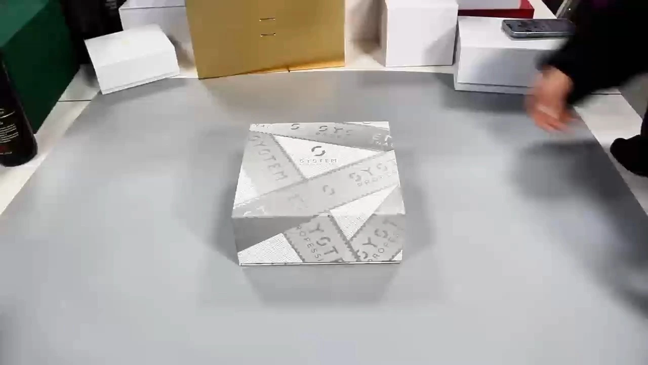 CF Einteilige Geschenkbox mit faltbarem Einsatz für den Kleidungsversand 1