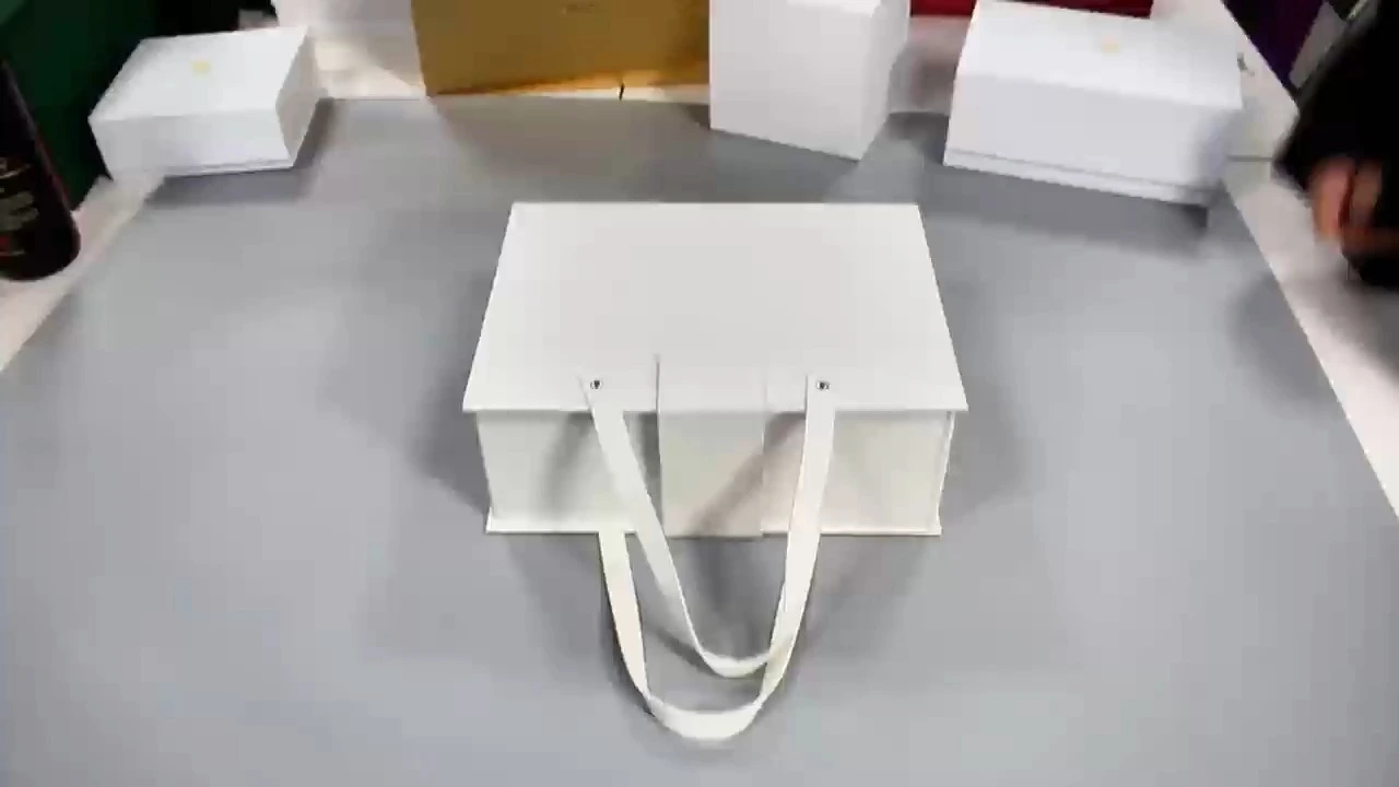 Einteilige CF-Geschenkbox mit faltbarem Clamshell-Magnetverschluss 1