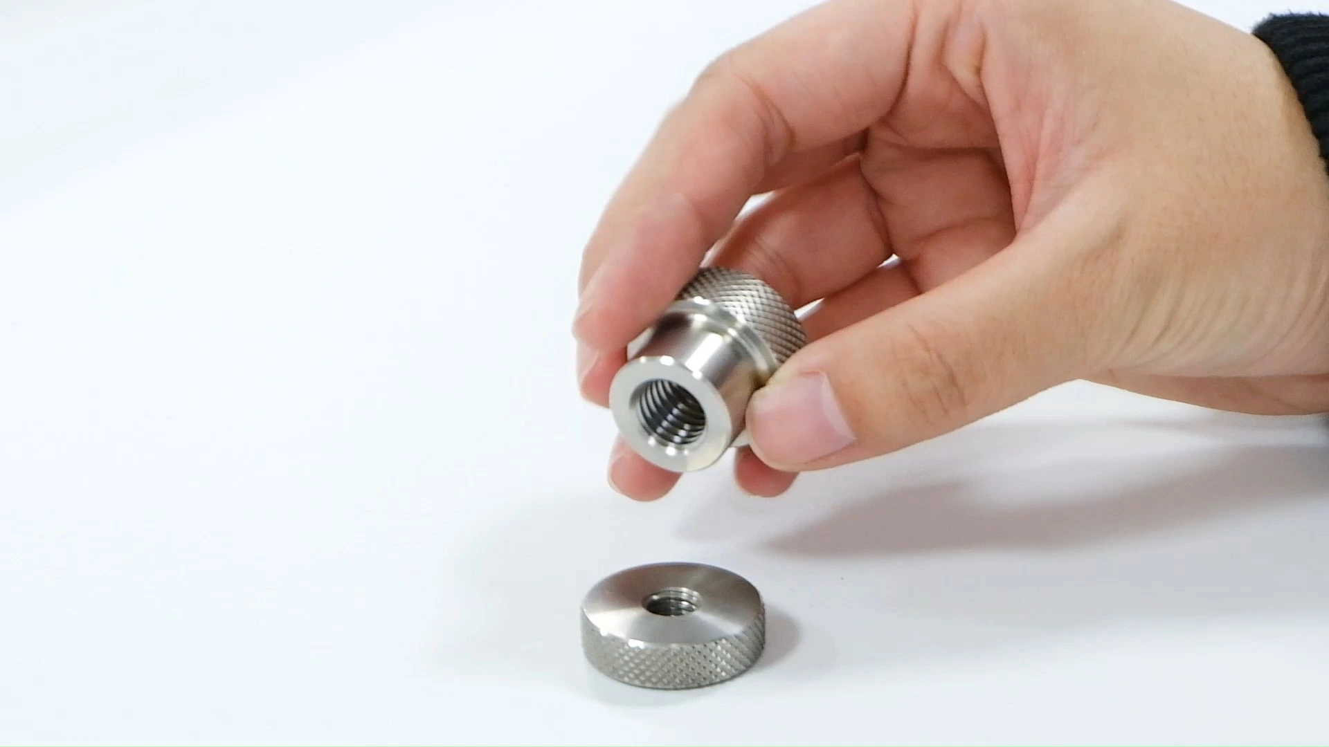 Customized CNC ISO Thread Machining Precision Anodized Aluminum Step Thumb Screw 1