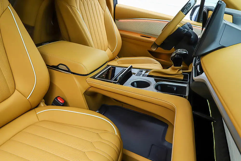 すべての車にアームレスト収納ボックスが必要な理由 1