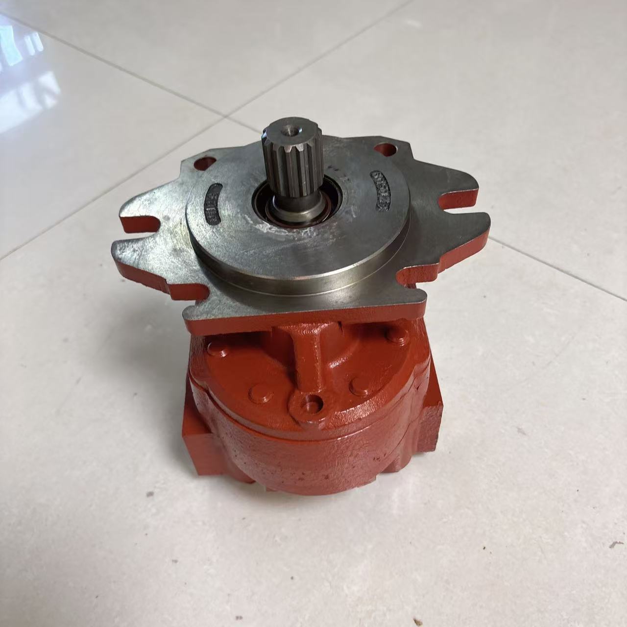 POMPA IDRAULICA SINGOLA A INGRANAGGI KYB KFP5163CSMSFH B5500-01502 per PALA GOMMATA TCM 5