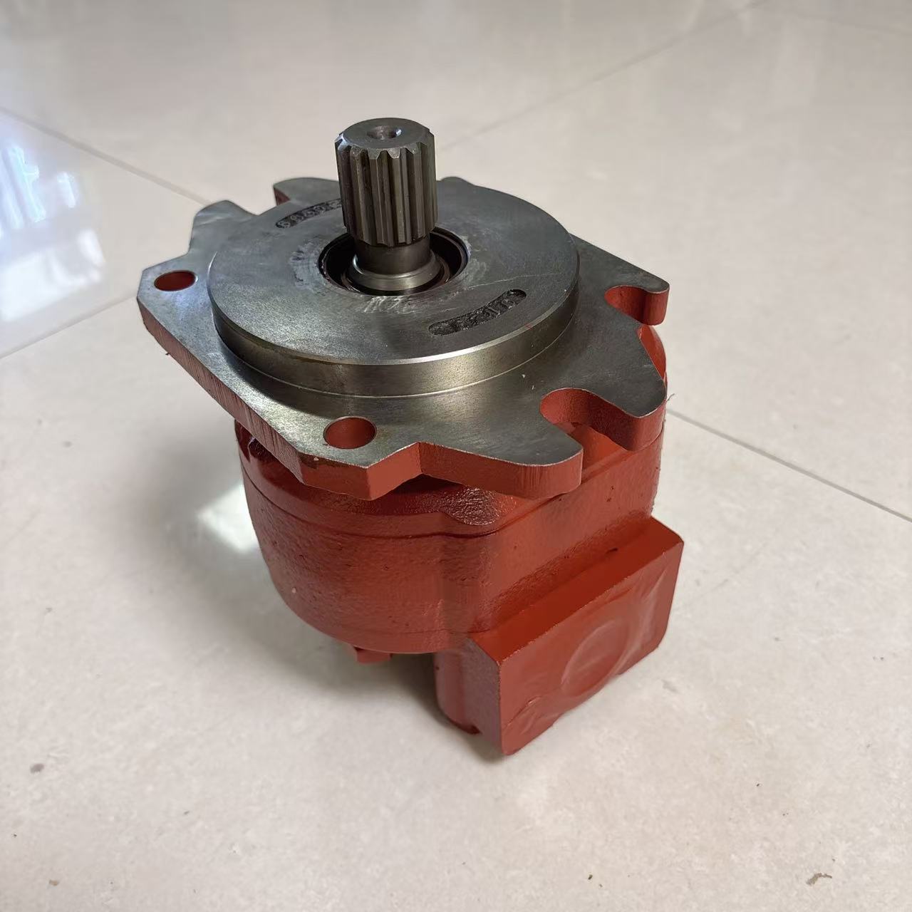 POMPA IDRAULICA SINGOLA A INGRANAGGI KYB KFP5163CSMSFH B5500-01502 per PALA GOMMATA TCM 1
