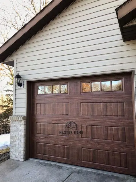 Puerta de garaje de cedro de caoba clásica personalizada con ventanas superiores de Master Home 1