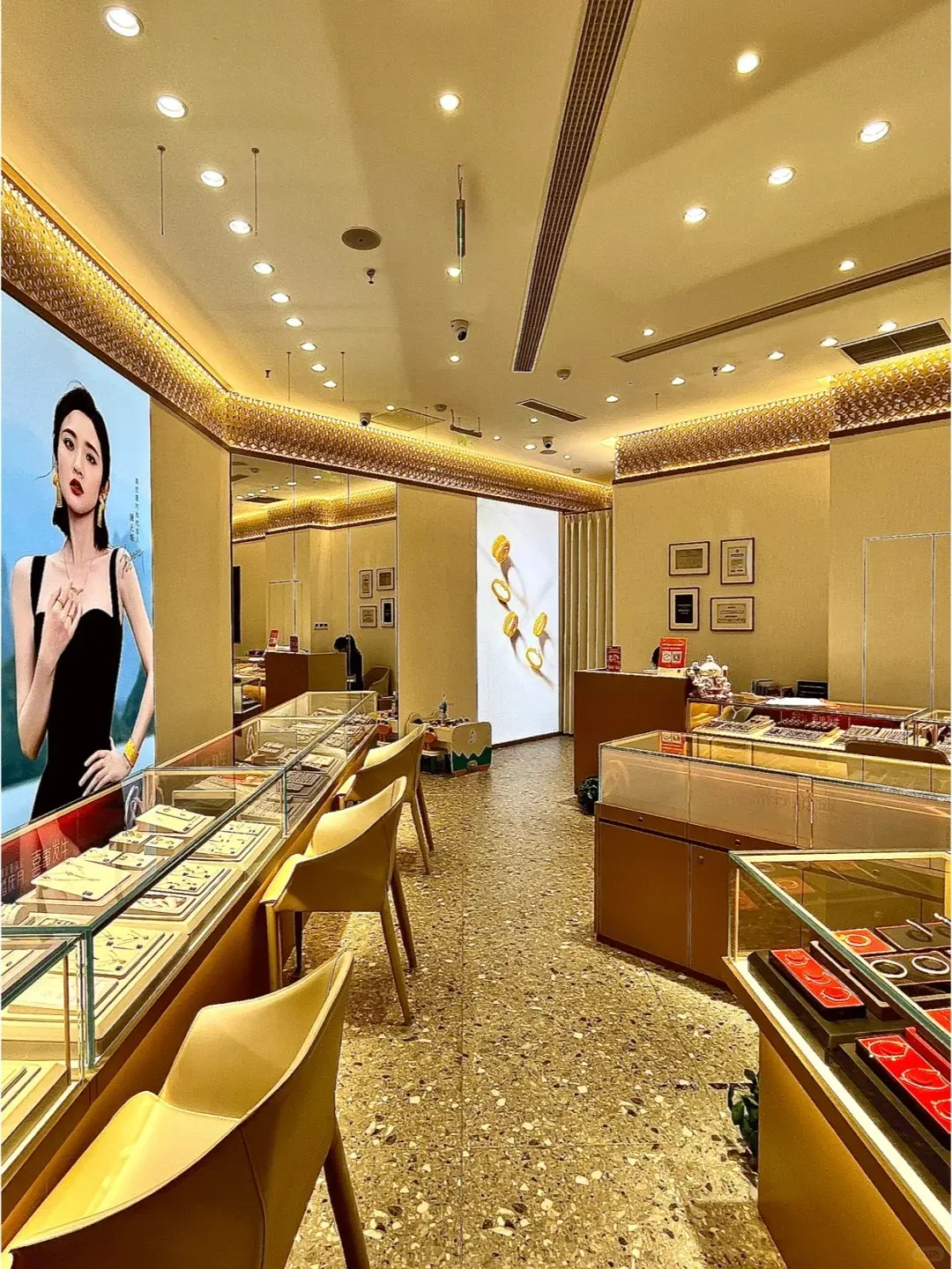 Custom Madealuminum Glass Showcase High-End Jewelry Showcase 1.Free Design; 2.Value-added Services(provided Free Solution Concept); 3.Installation Instruction; 4. Take Measurements; 5. Professional After-sale Service 5