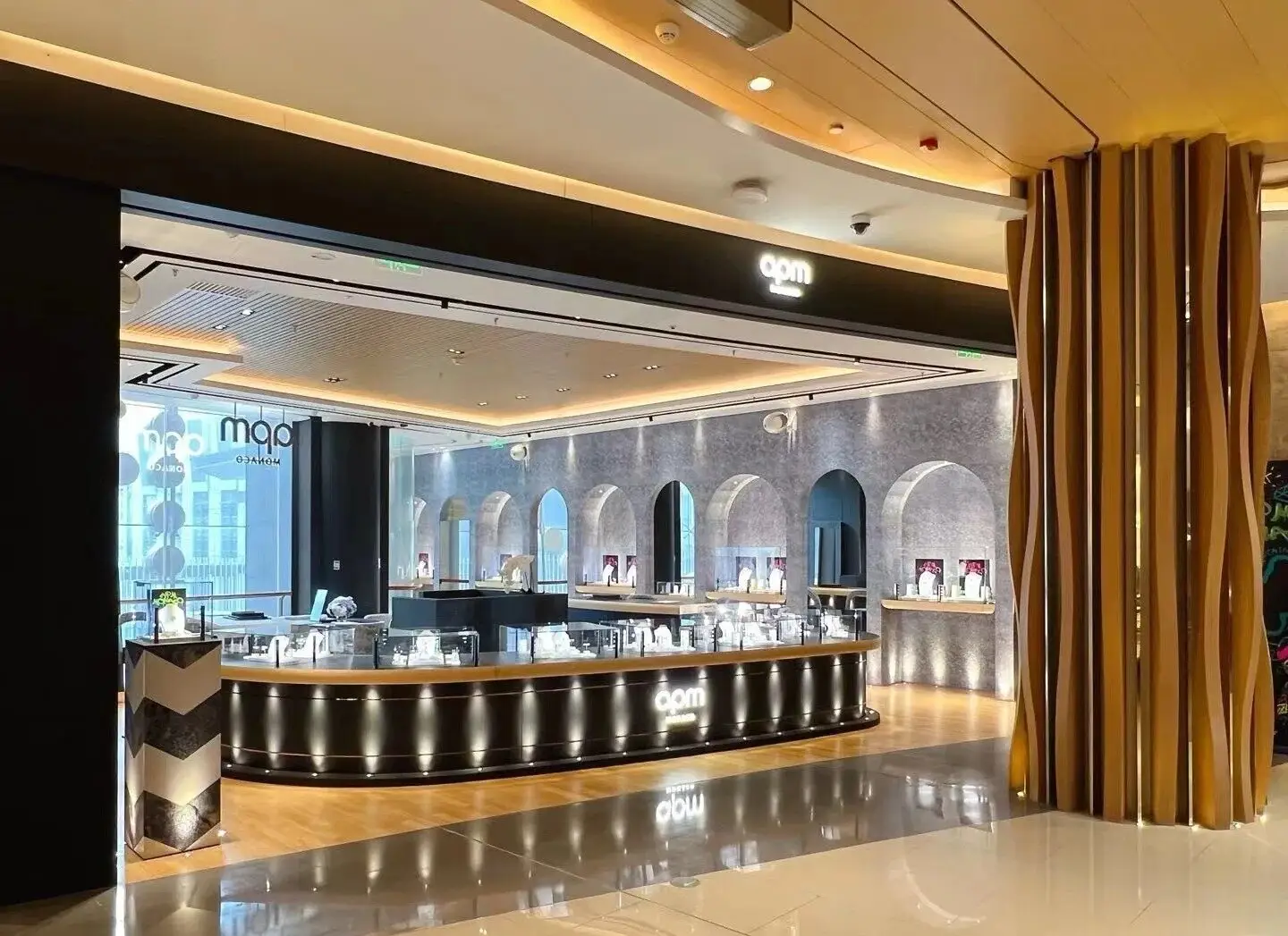 Retail Store Shelves and Displays Stainless Steel - - LUXE Showcases-1 5