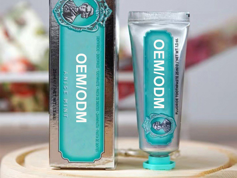 Mint Fresh Whitening Toothpaste 1