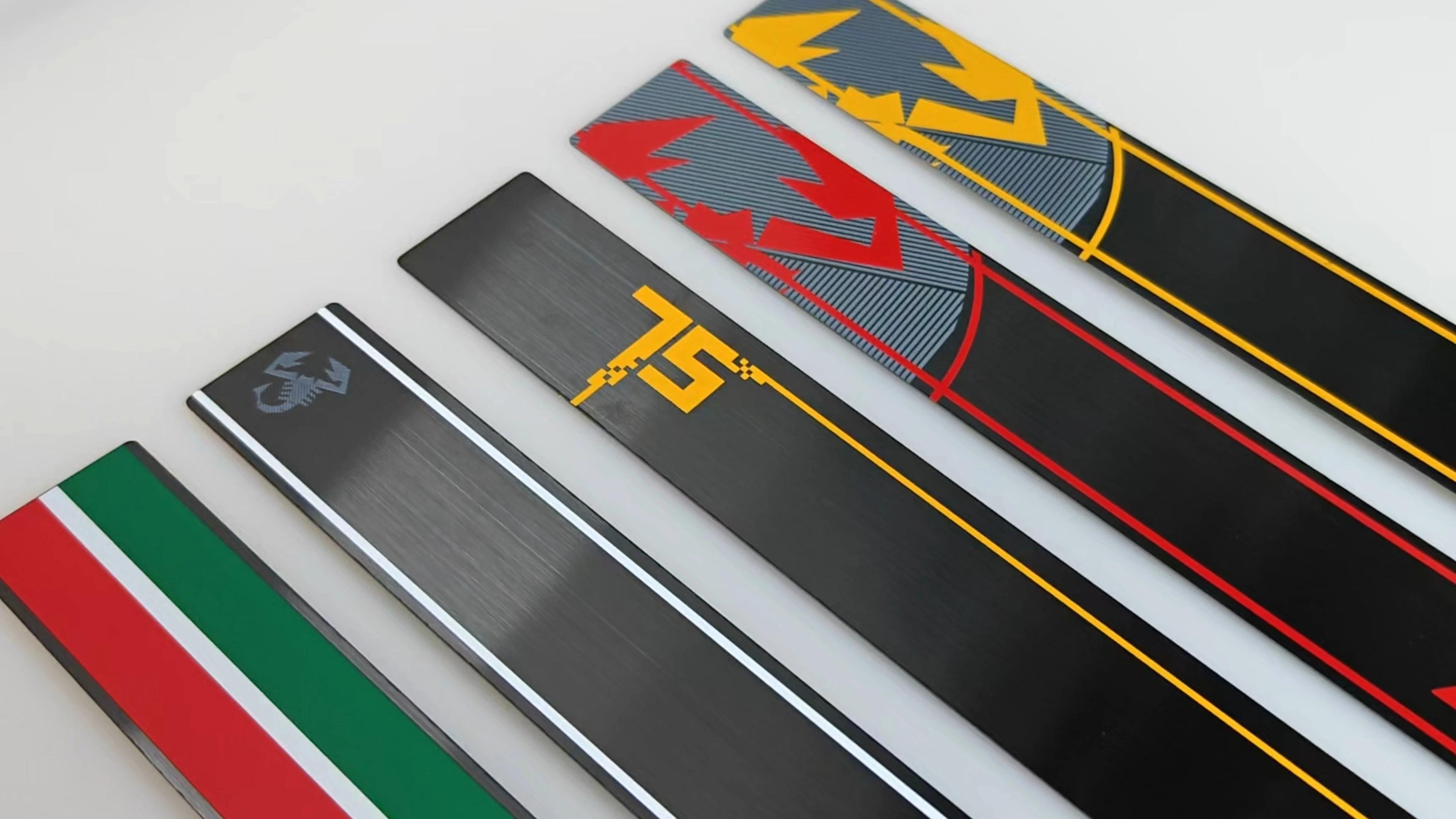 Material de aleación de acero de tungsteno Scorpion 75 aniversario Pedal de la puerta de la puerta de bandera italiana Pedal para Fiat Abarth 500 595 695 1