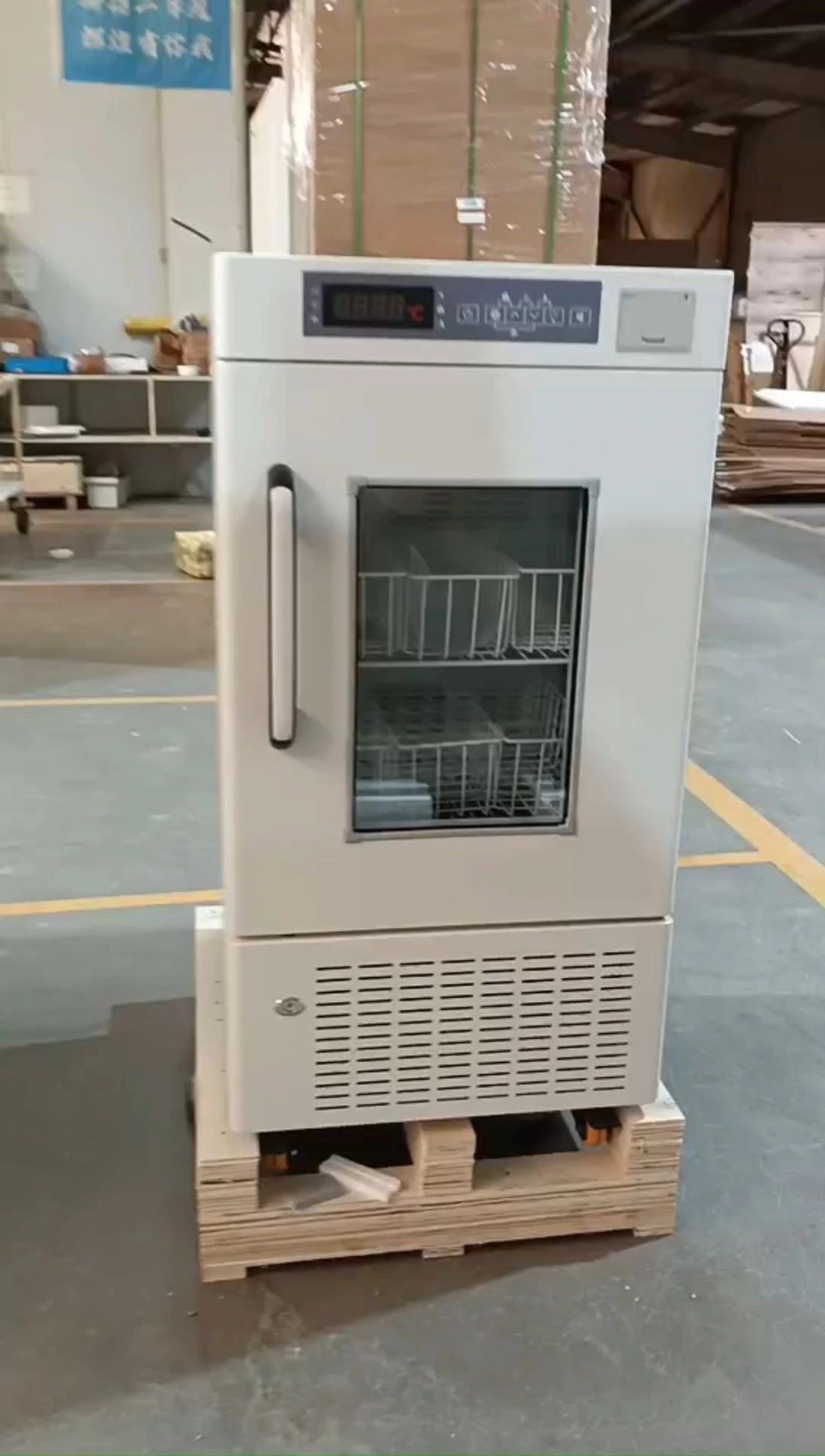 208L Medical Equipment 4°C Blood Bank Refrigerator | INNORKOM 1
