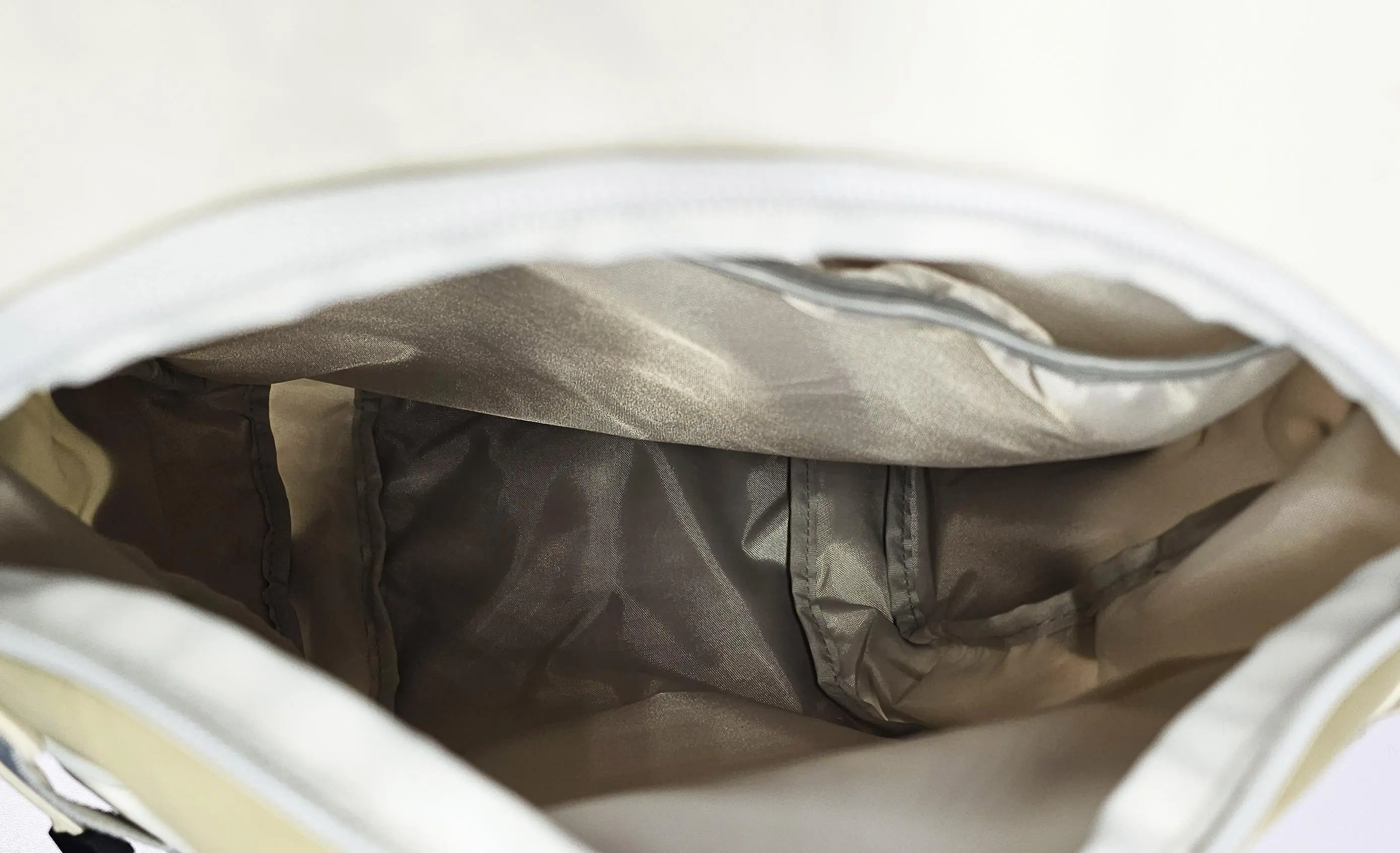 Bags Supplier White by HAPNT 3