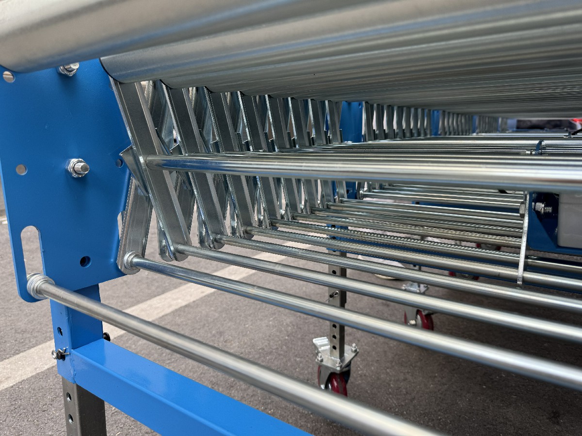 Motorized Expandable Conveyor Roller System with Two Side Guide Wheels ...