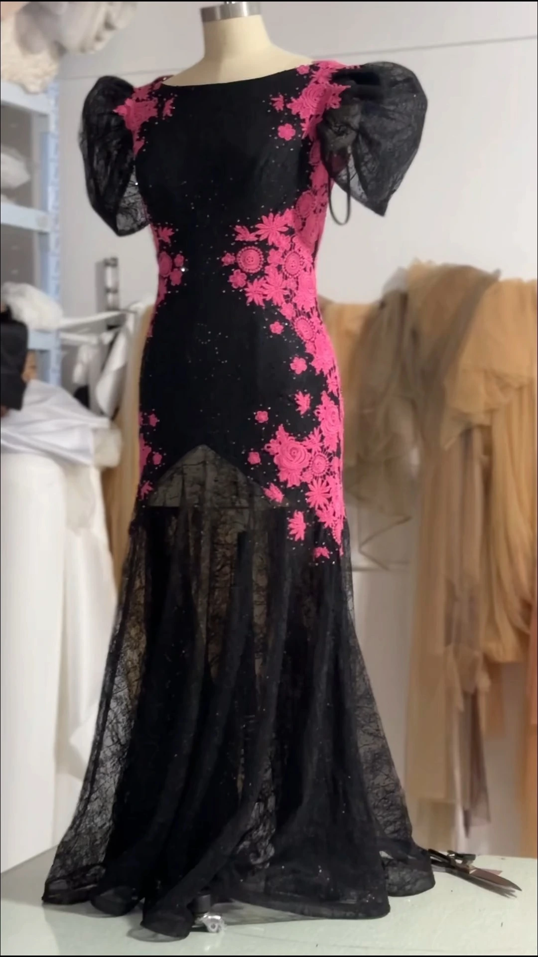 Stunning Lace Lantern Sleeves Combination Of Pink And Black Prom Dresses RSE1036 High-End Custom Ladies Temperament Evening Dress 1