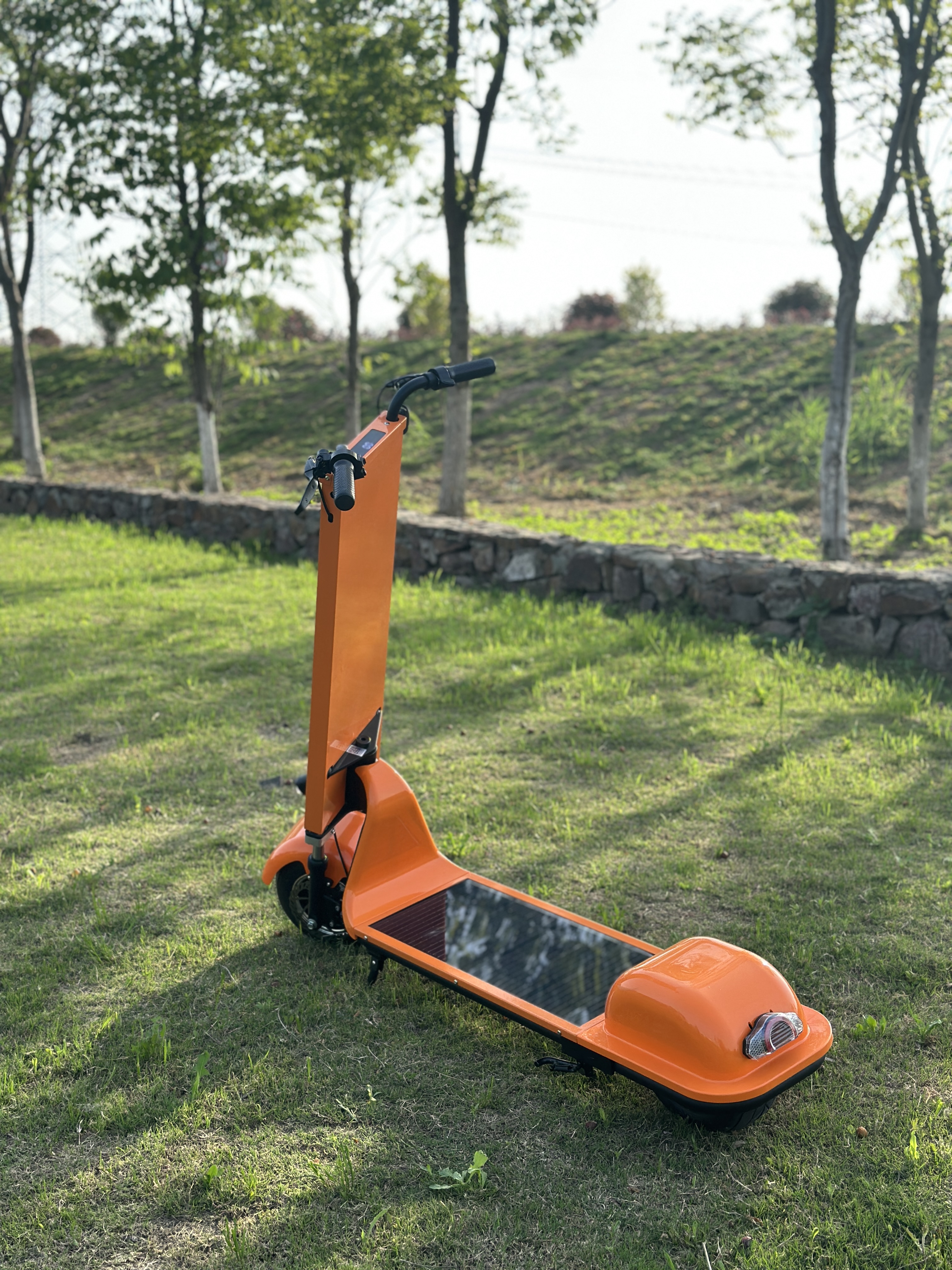 Eco-Friendly Ride18km/h Speed 35-70km Range 150kg Load Capacity Solar Electric Scooter 7