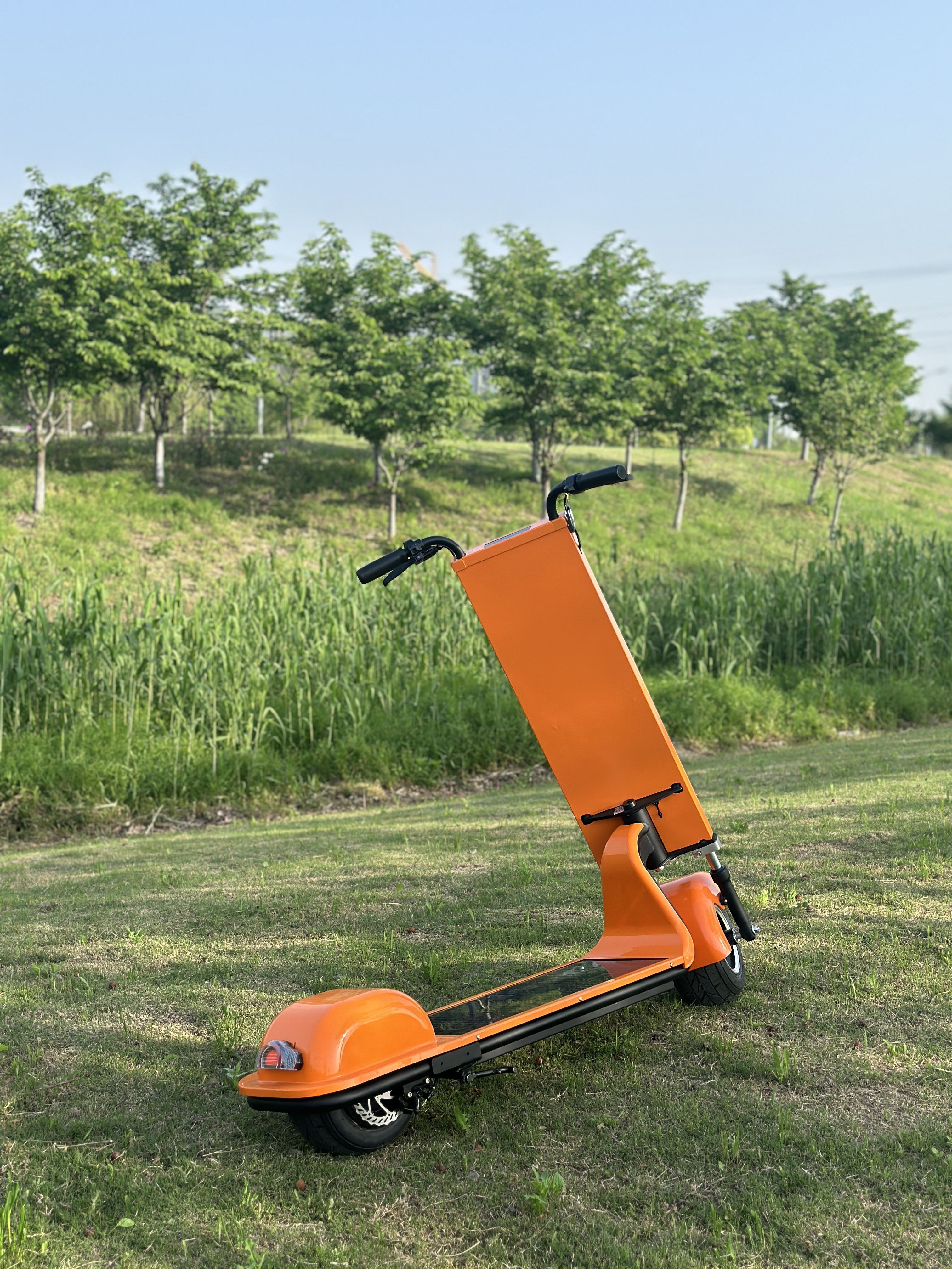 Eco-Friendly Ride18km/h Speed 35-70km Range 150kg Load Capacity Solar Electric Scooter 8