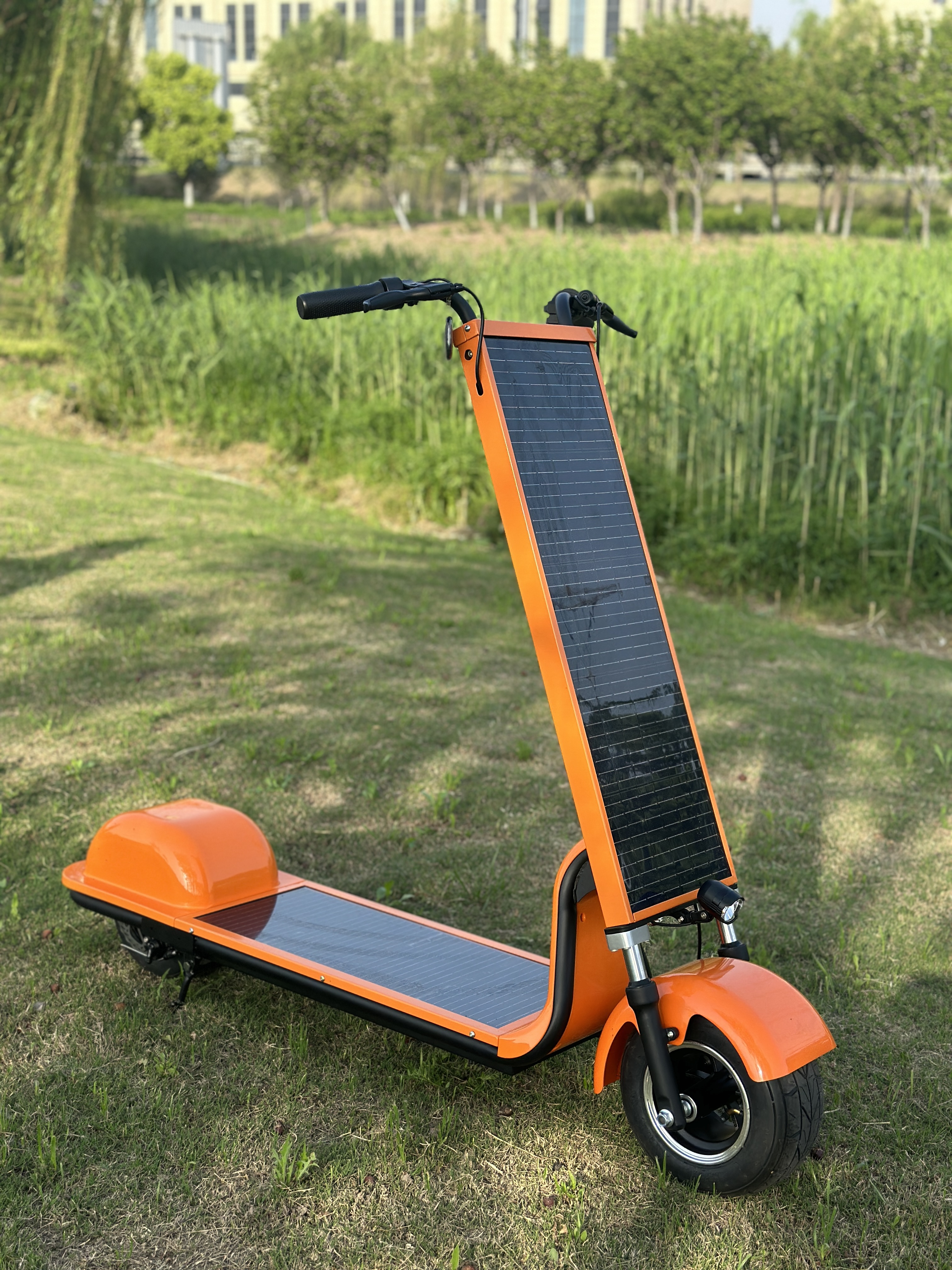 Eco-Friendly Ride18km/h Speed 35-70km Range 150kg Load Capacity Solar Electric Scooter 11