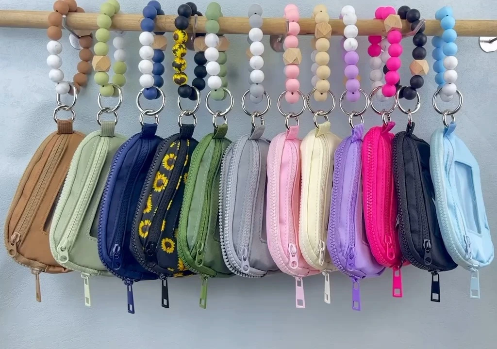 Chaveiro de silicone com contas e porta-cartões em nylon 1