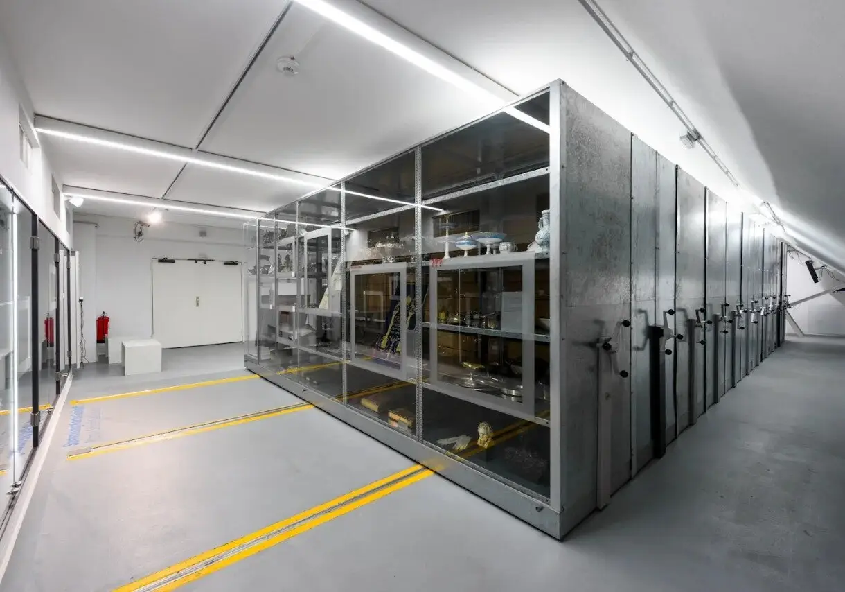 Custom Made Commercial Display Cabinets Price List 6