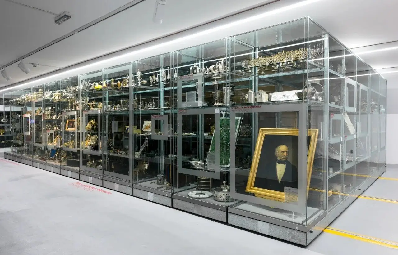 Custom Made Commercial Display Cabinets Price List 5