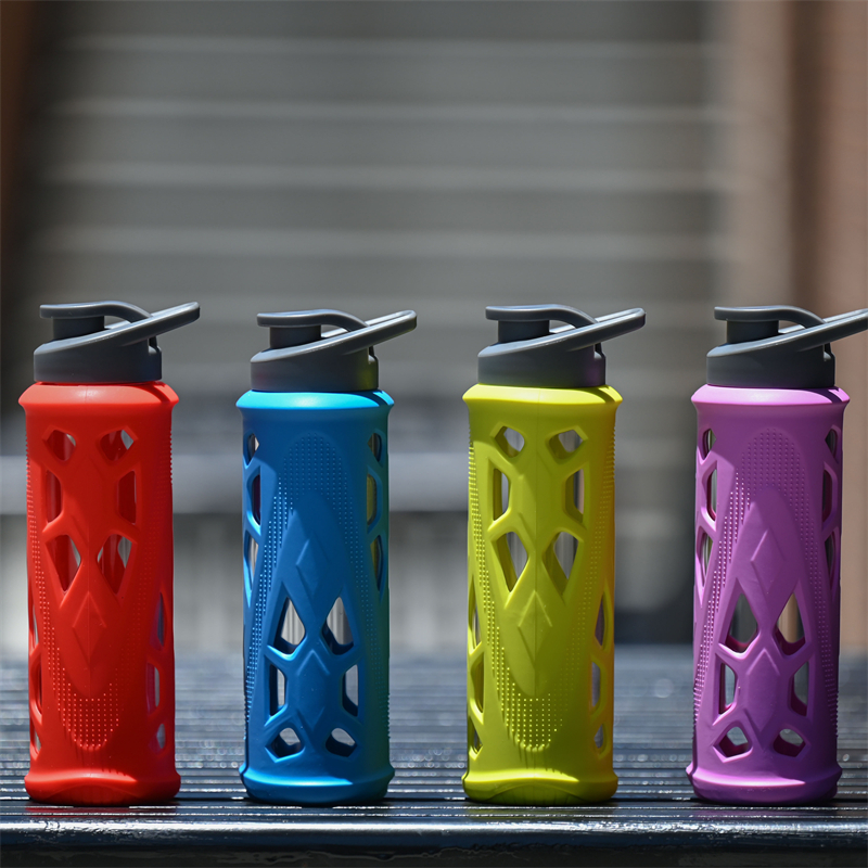 Safeshine 650ml Easy Carrying Flip Lid Borosilicate Glass Water Bottle with Durable PATENTED Protective Silicone Sleeve 1