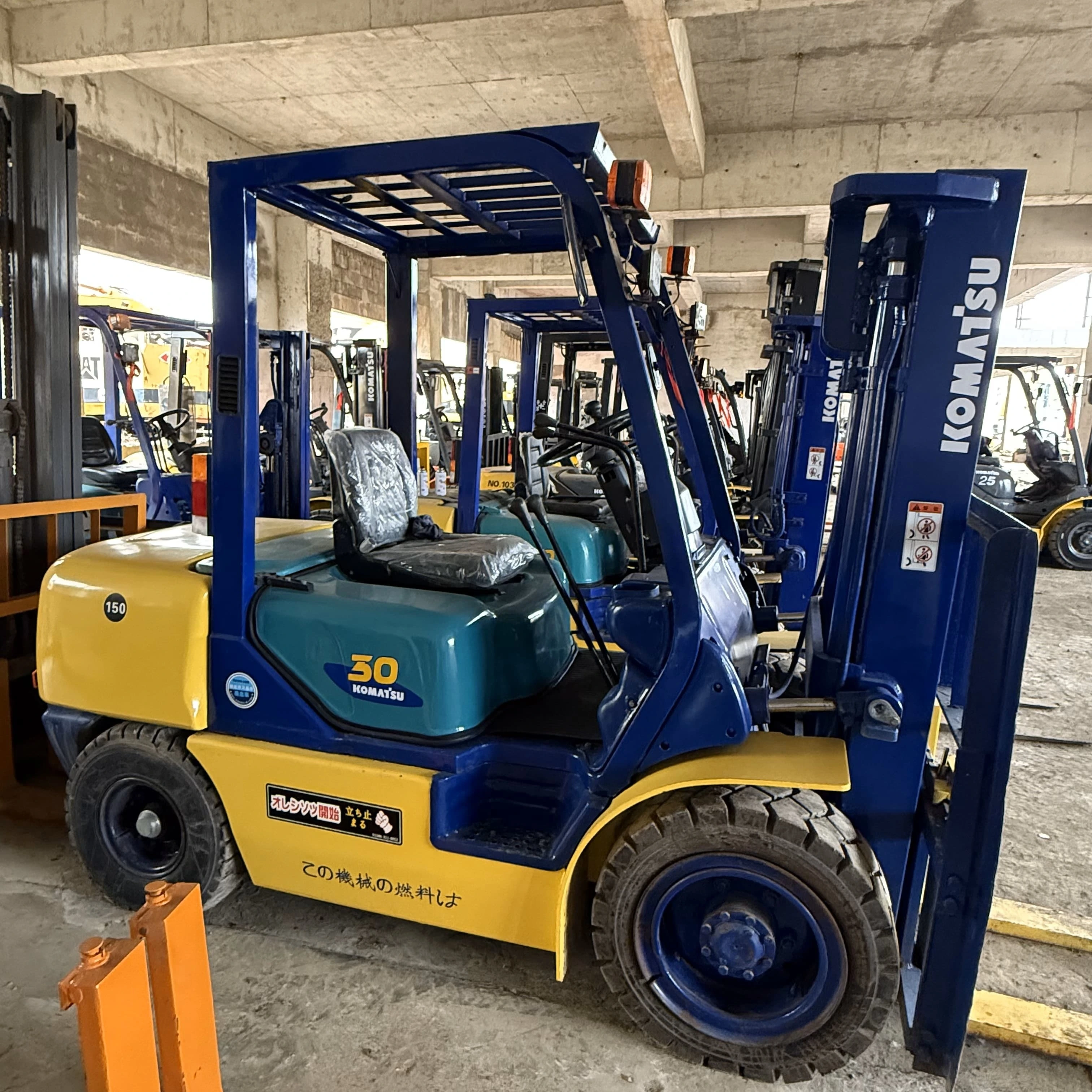 Carrello elevatore diesel usato Komatsu FD30 del 2018 Carrello elevatore da 3 tonnellate Carrello elevatore da 3 m di altezza massima KOMATSU FD30 FD50 FD70 FD150 FD200 FD250 FD300 in magazzino 1