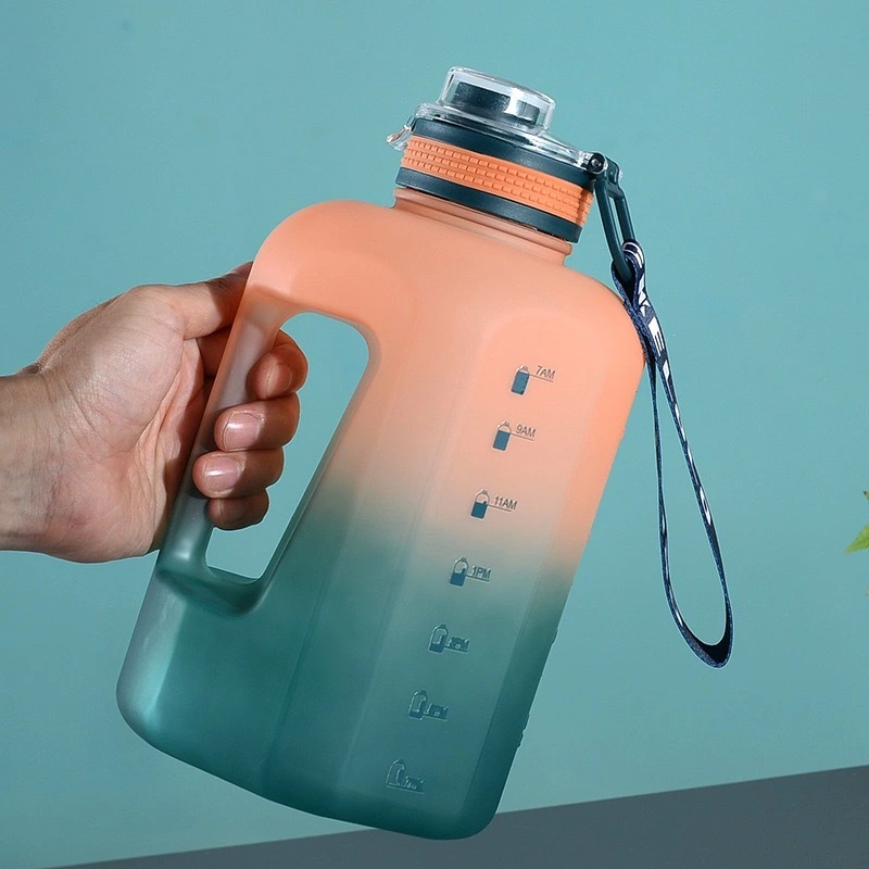 KingLine Botella de agua deportiva portátil de gran capacidad con cordón para fitness 1