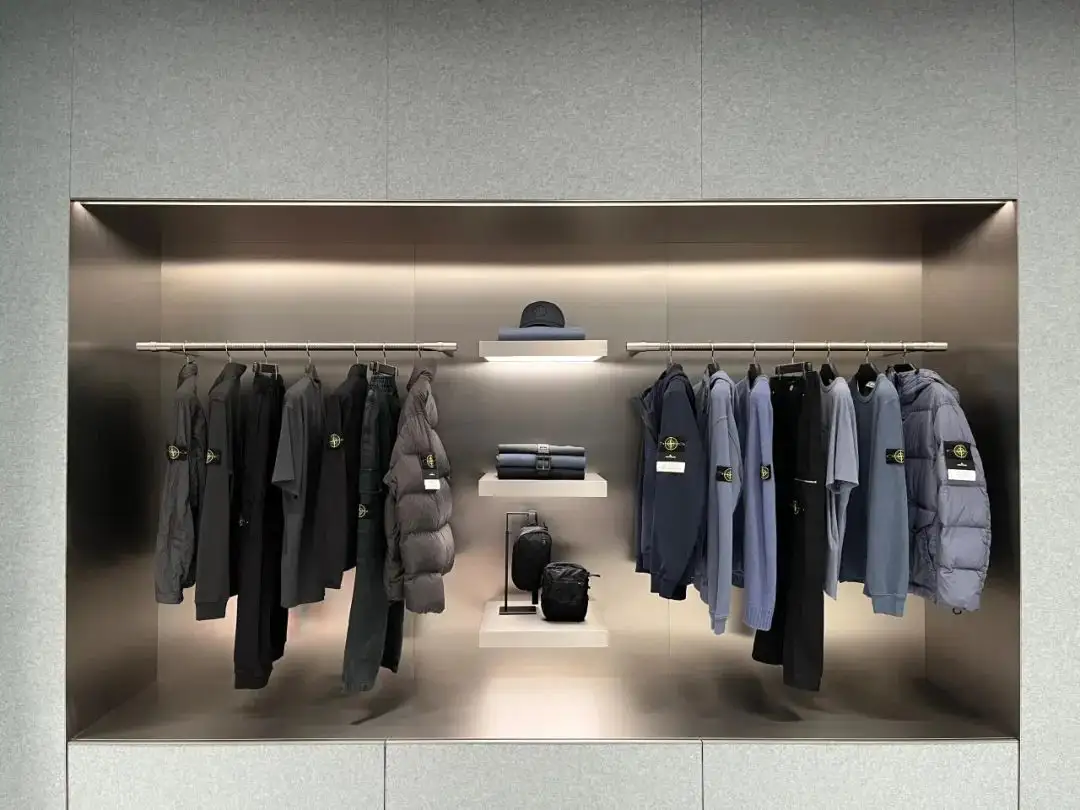 Retail Store Shelves and Displays Hotel Wholesale - LUXE Showcases 4