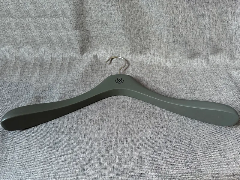 Wooden Hangers Carton by LEEVANS 3