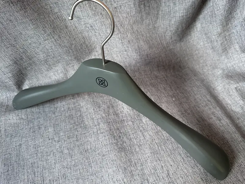 Pantone color custom wooden hanger with printed brand logo 1